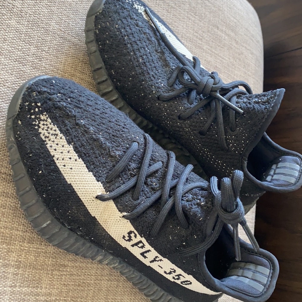 YEEZYS - Picture 2 of 6